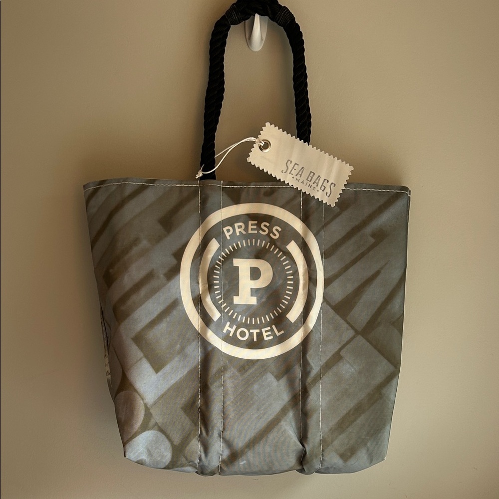 NWT Sea Bags of Maine Stylish Gray & Cream Tote Bag